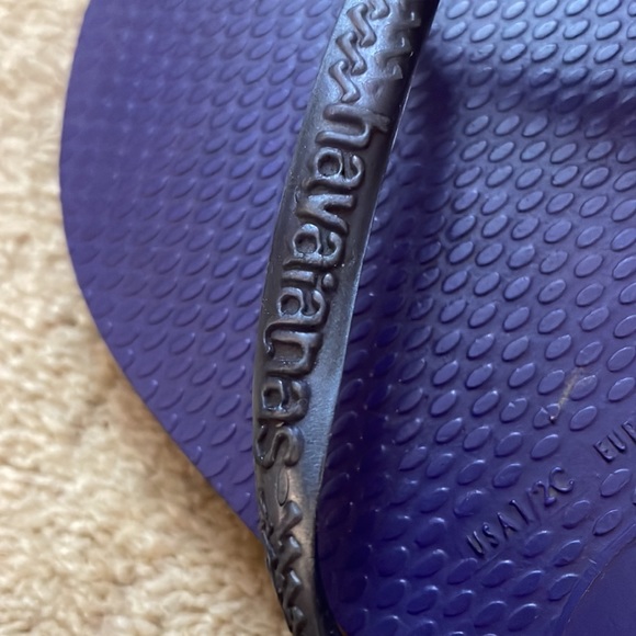 2 sets of Havana’s flip flops! Super cute! A bit worn but a lot of life left! - Picture 4 of 7